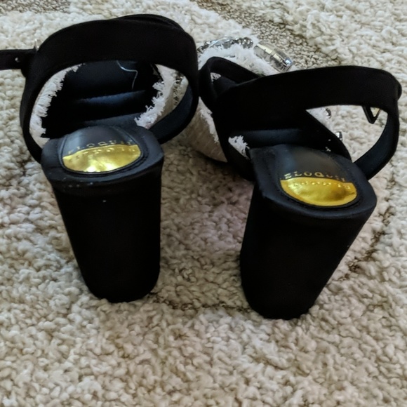 Eloquii Black/offwhite block heels T strap sandal - Picture 4 of 8